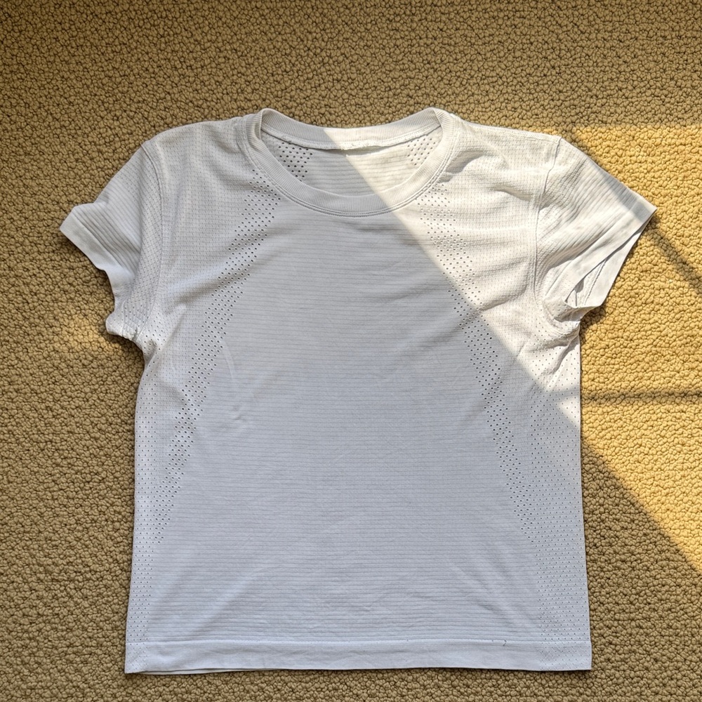 Lululemon Train to Be Tee size 6